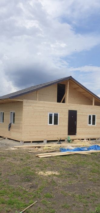 Vand căsuța de lemn