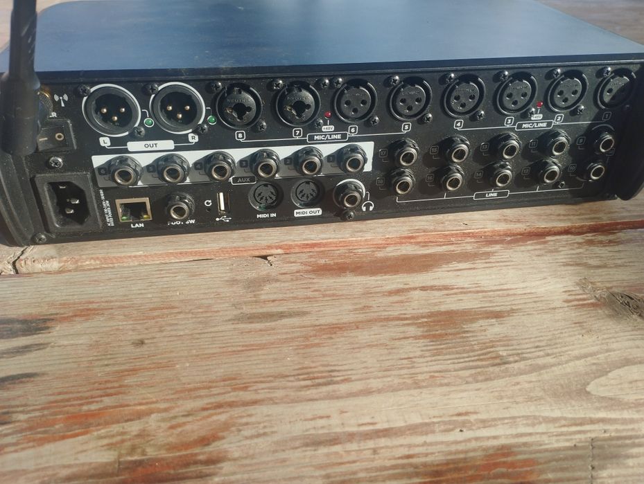 Цифровой микшерный пульт RCF m18