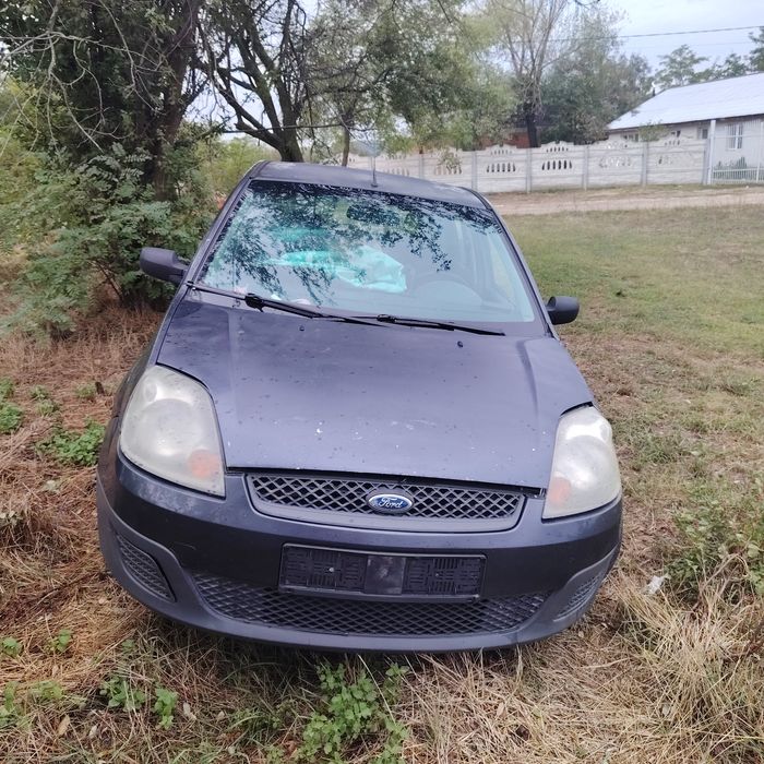 Ford Fiesta (se vinde pentru piese)