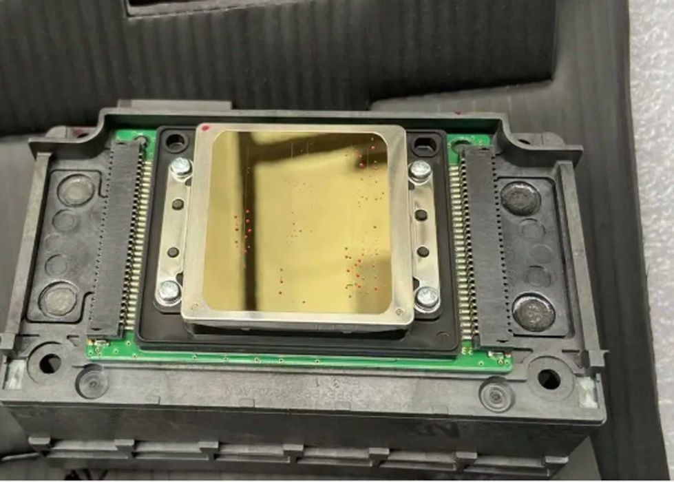 Продам две рабочие головки от epson l8050