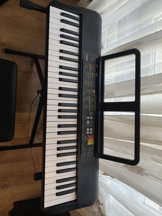 Orgă Yamaha PSR-F52 cu stativ și scaun