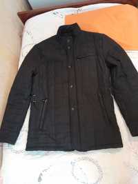 Продам мужскую  весеннюю куртку чёрного цвета 52 оазмер