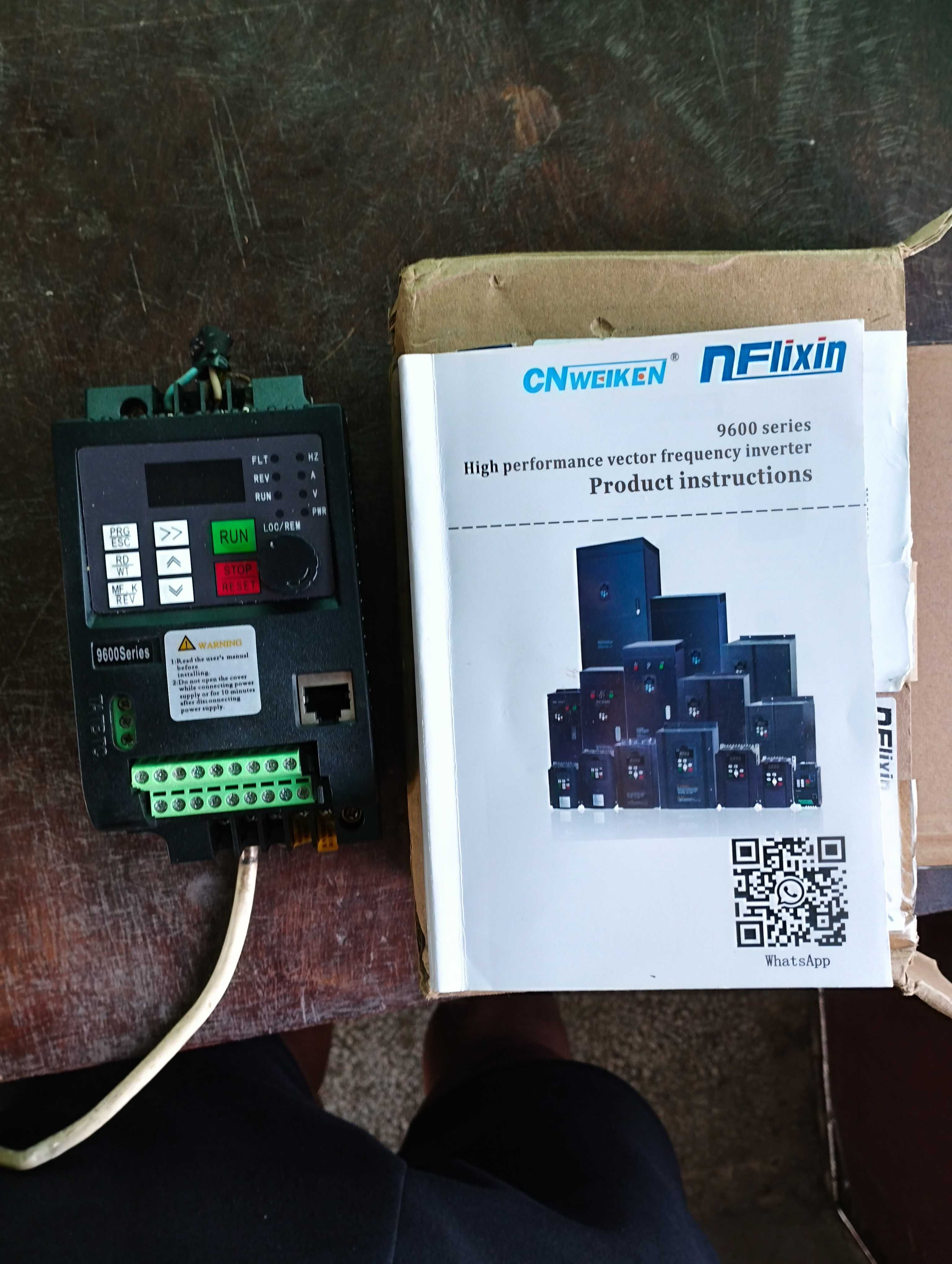 Честотен инвертор
Вход 1 фаза 220в
Изход 3 фази 220в
2.2 kW