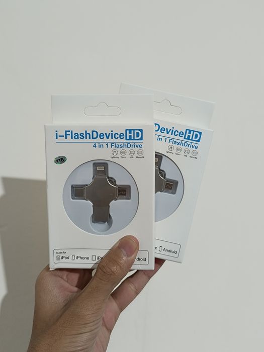 Универсальная флешка 1000 ГБ – 4 в 1