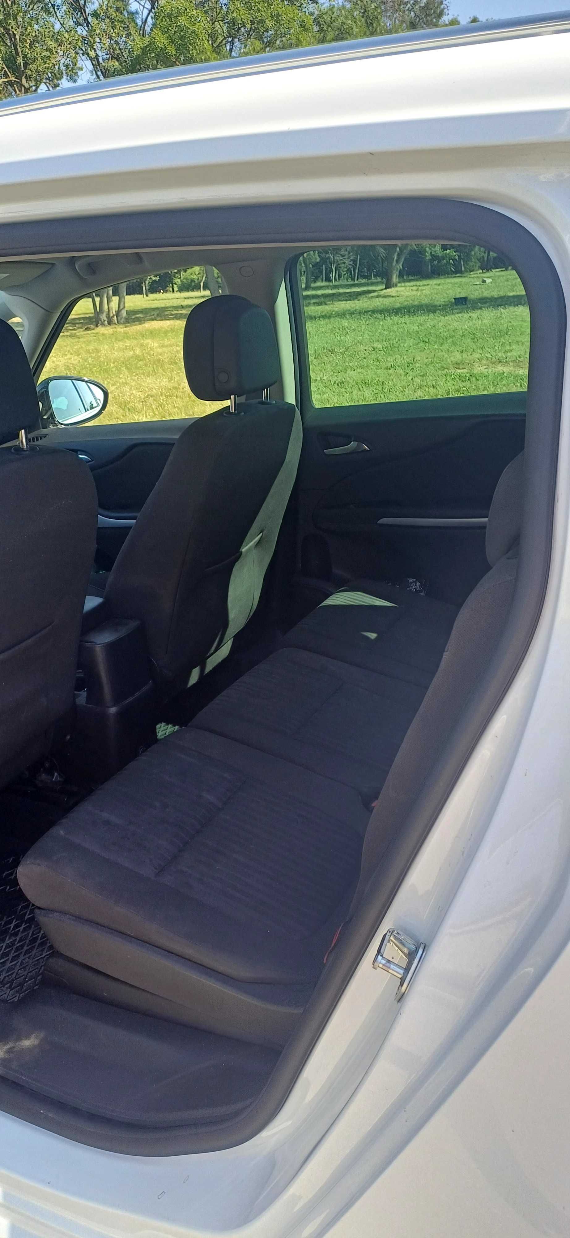 Opel Zafira 2014 g. Metan/benzin