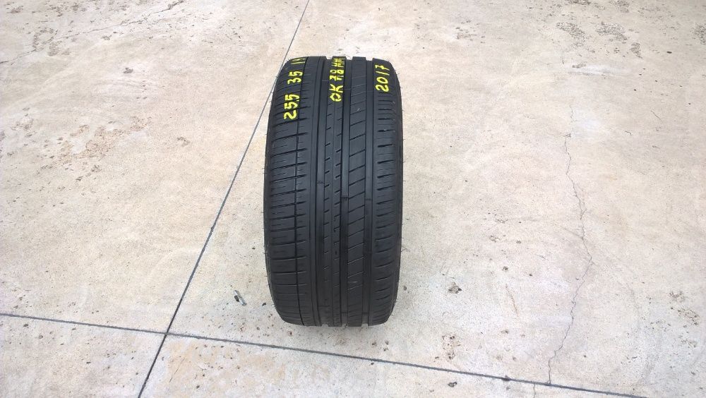 O anvelopa vara 255 35 19 michelin pilot sport 3 run flat cu 7,8 mm