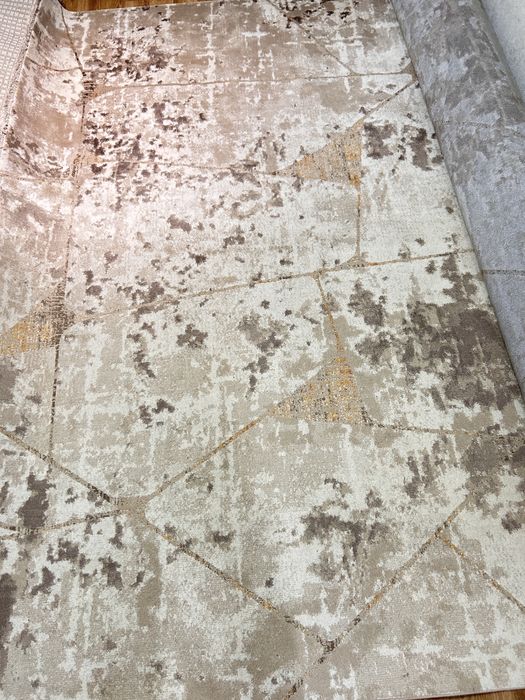 Продам ковёр в отличном состоянии