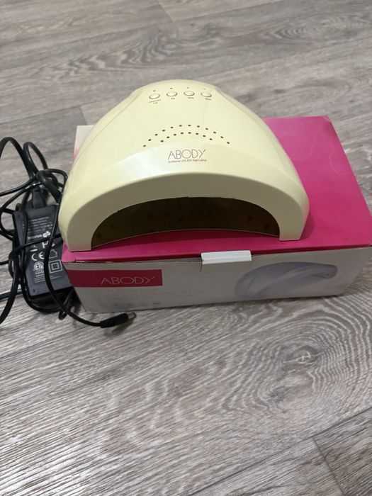 Продам предметы для маникюра, пылесос, лампу, аэрограф