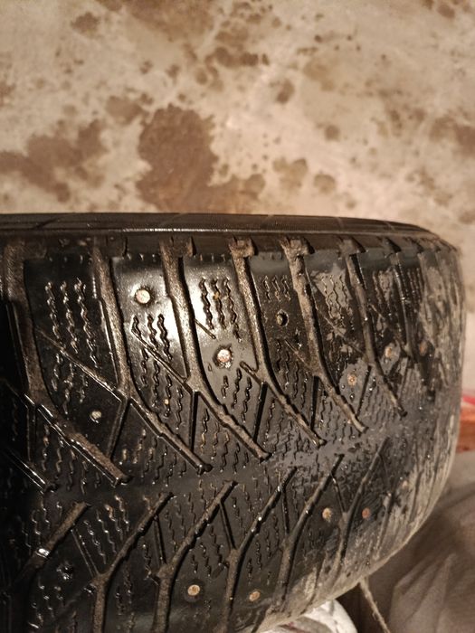 Продам комплект зимних шин