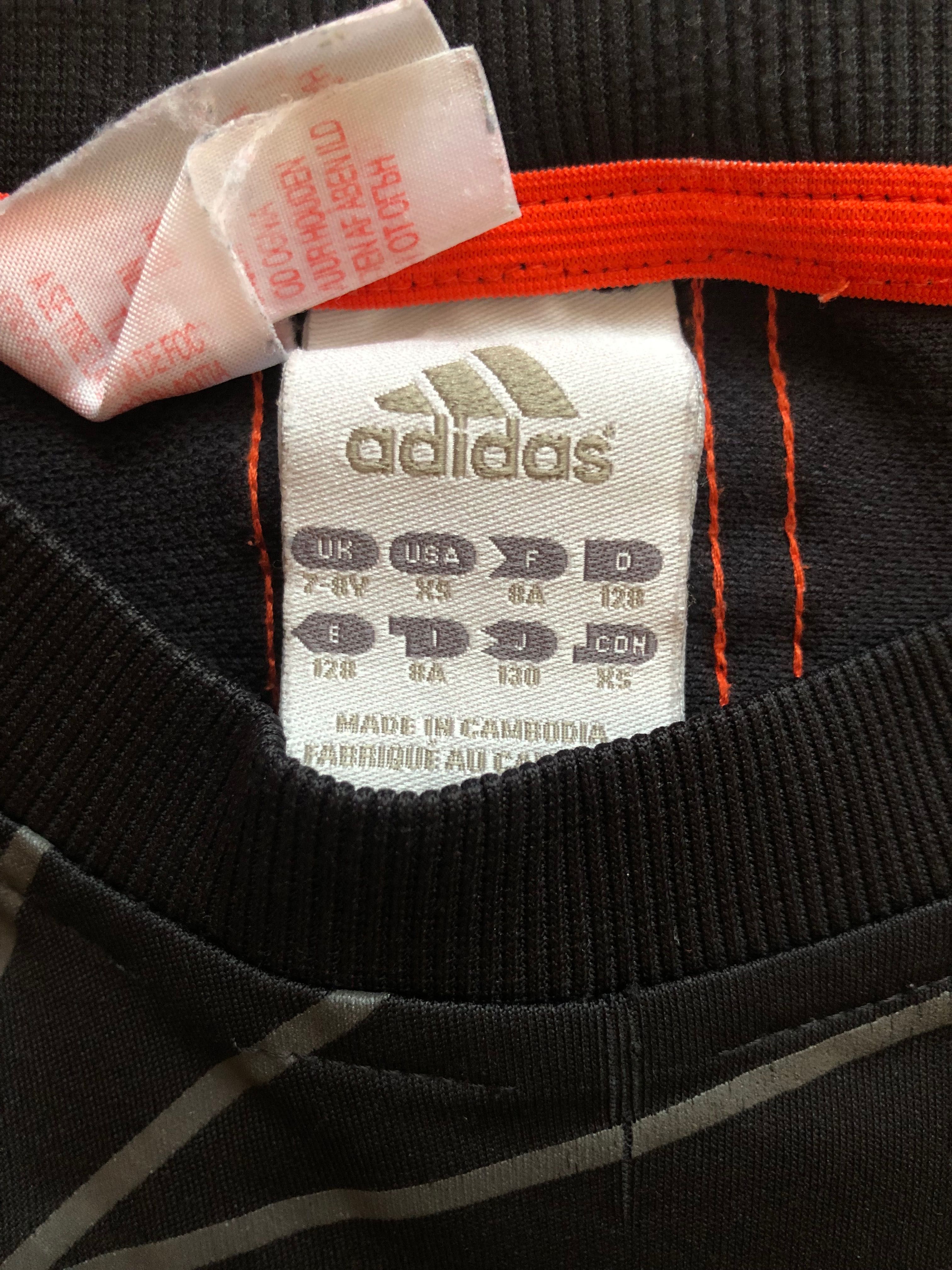 Спортен сет- тениска Adidas и къси  панталонки. Р-р: 122/128
