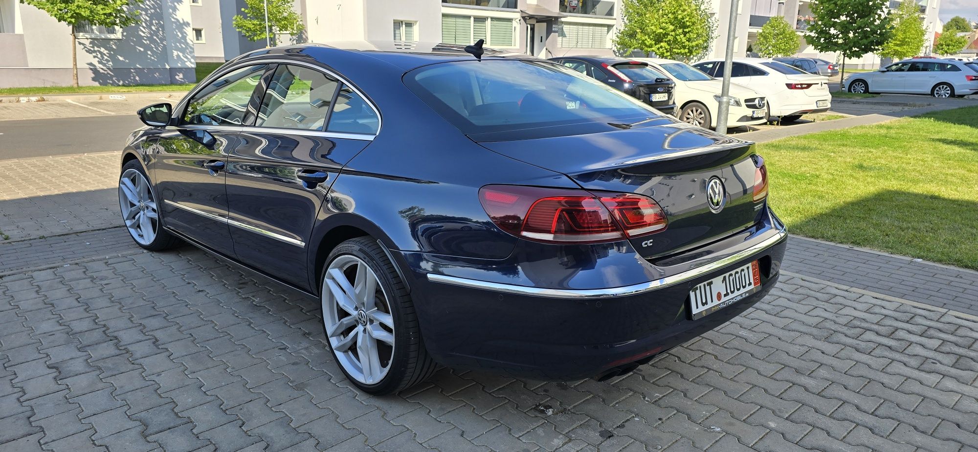 Volkswagen Passat CC 2.0 TDI 177 CP

Bi-Xenon + LED
Dubluclimatronic
N