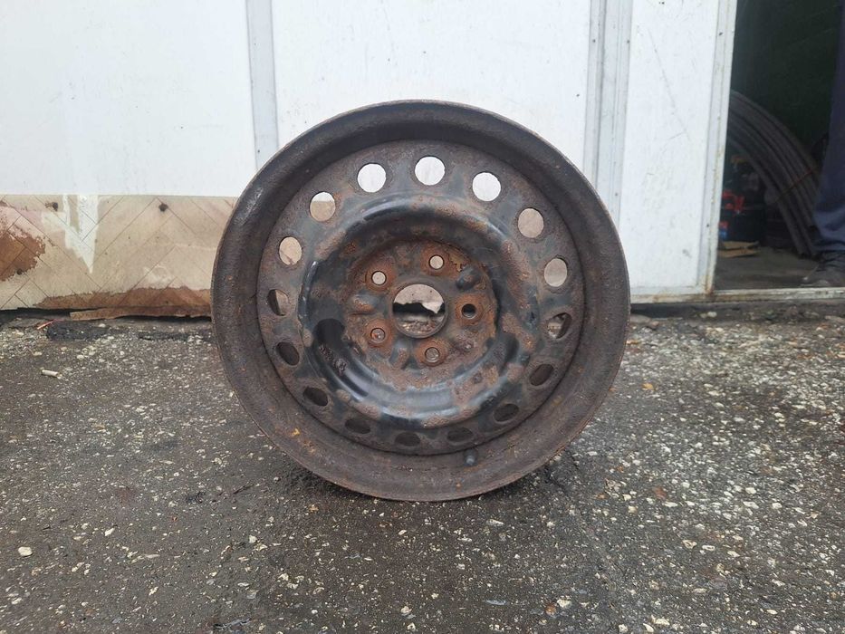 Метални дажнти за автомобил