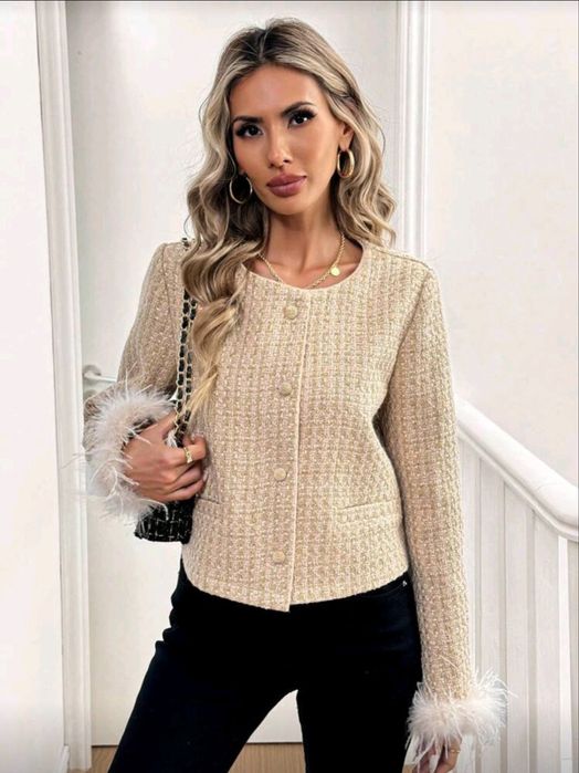 Сако от букле с пера на ръкавите