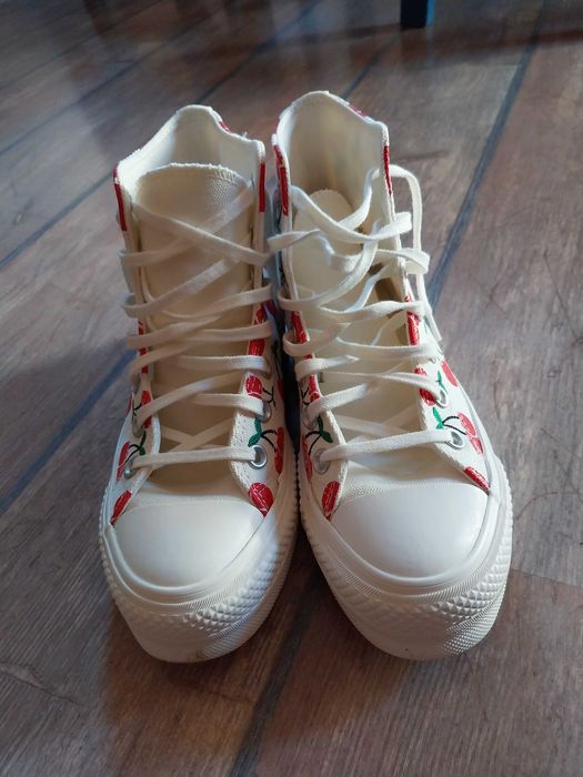 Дамски кецове с черешки CONVERSE Chuck Taylor All Star Lift