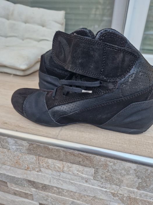 Дамски обувки за мотор