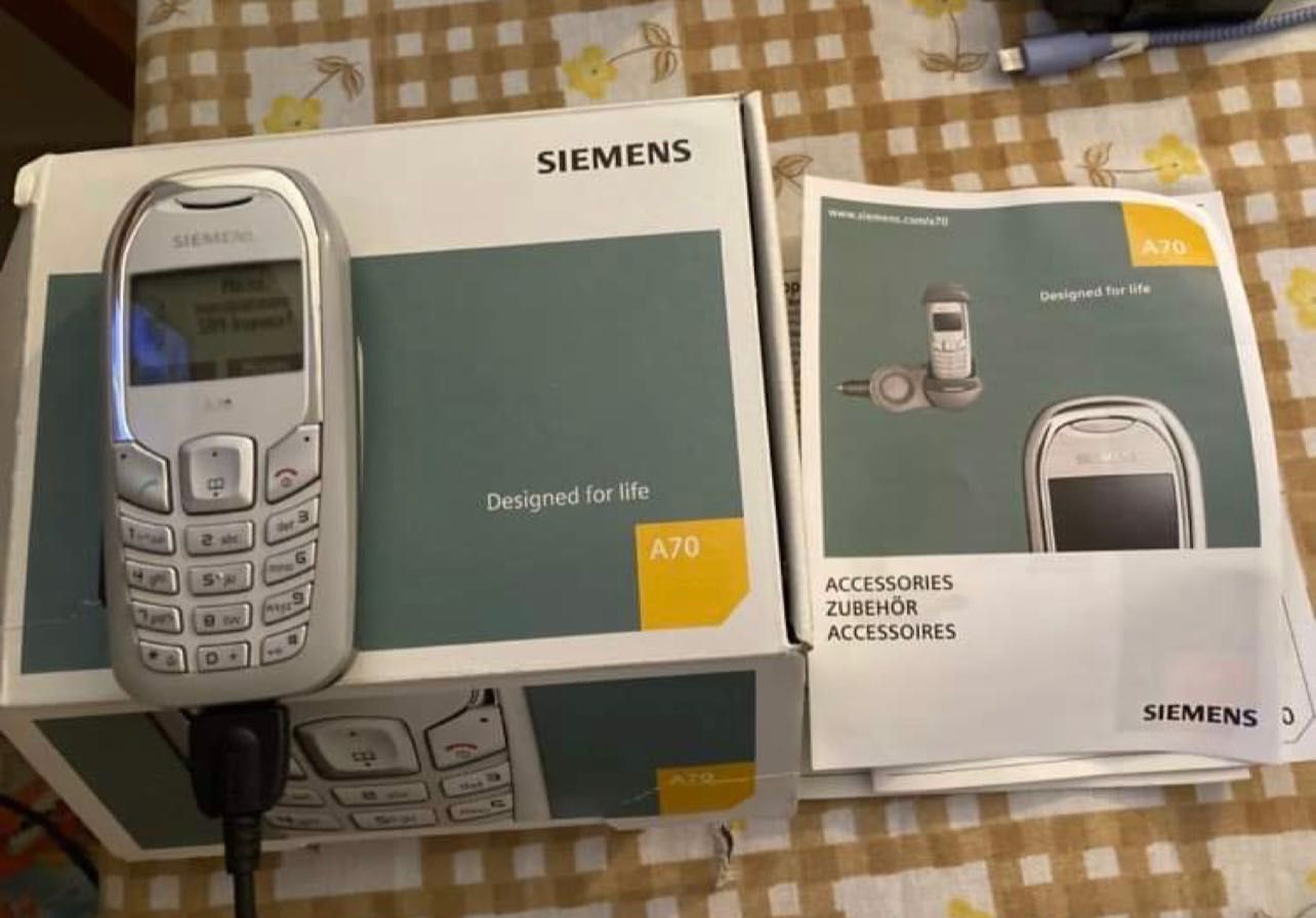 Nokia 100 и Сименс А70 телефони