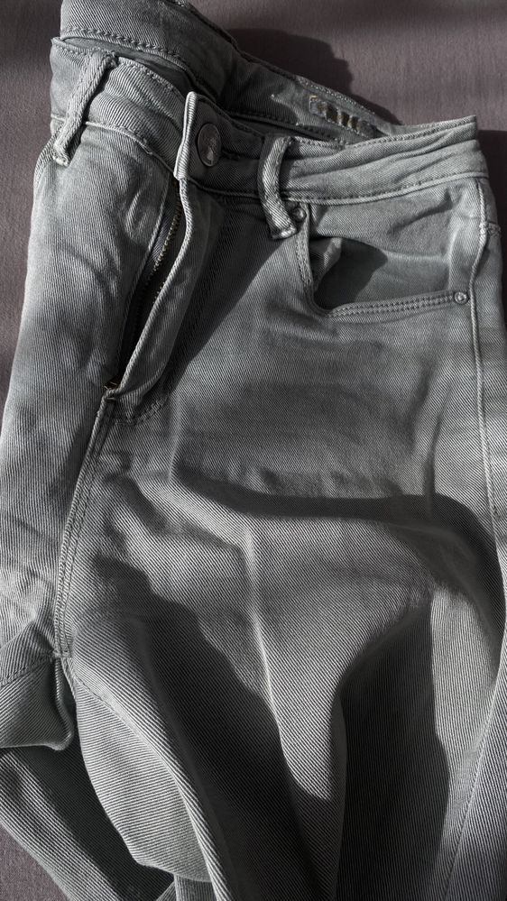 Pantaloni blugi khaki