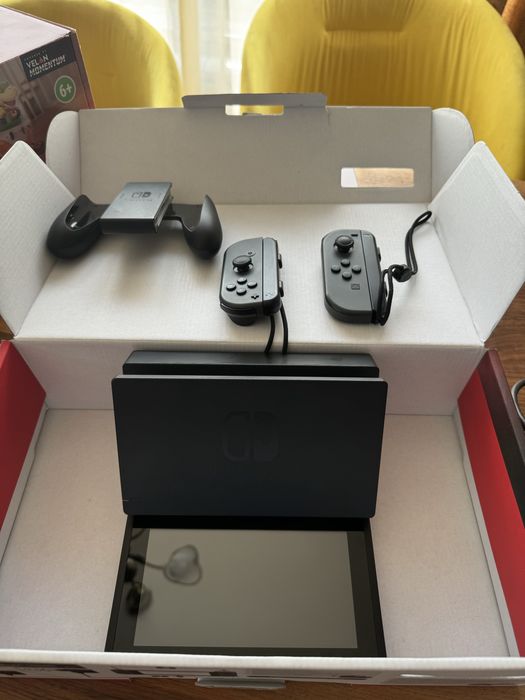 Nintendo switch конзола + волан+ количките на Марио и Уйджи