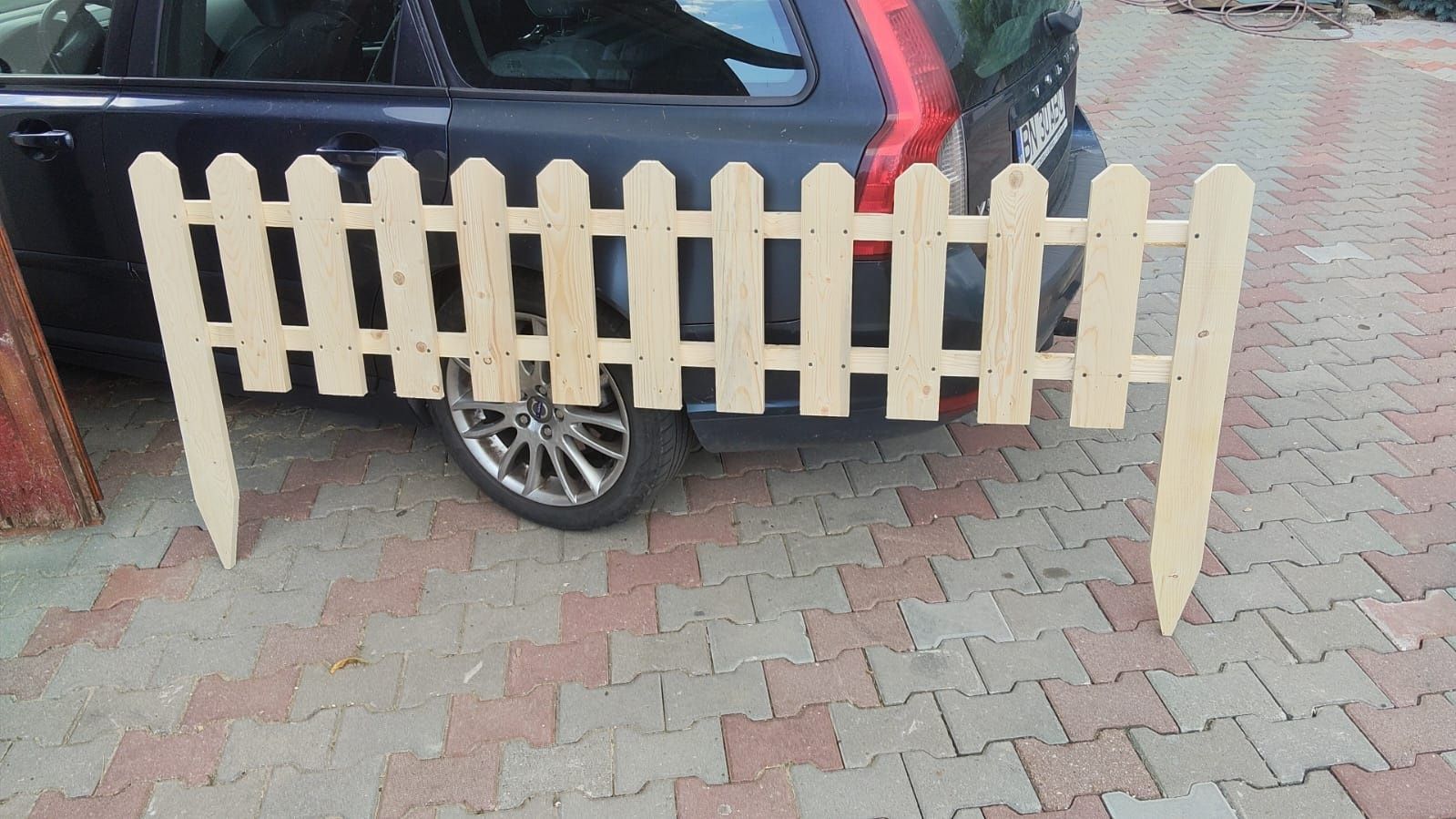 Gard decorativ din lemn
