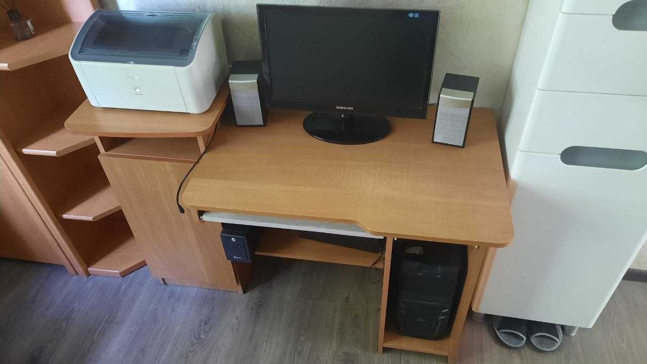 Столик компьютерный