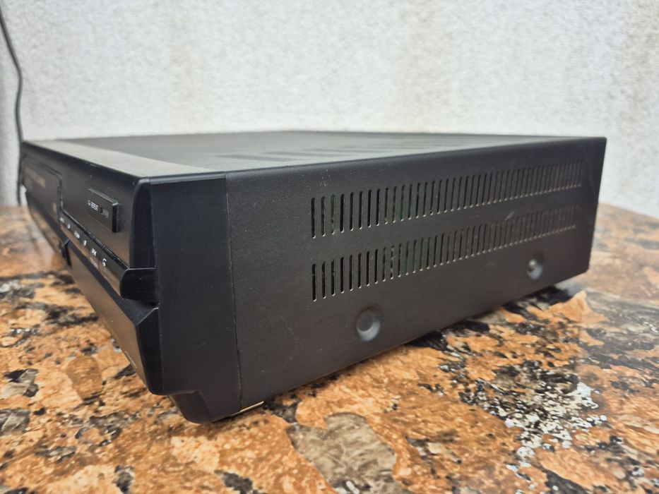 Vand video casette pleyer marca Aiwa model HV E 1010 DH made in japan