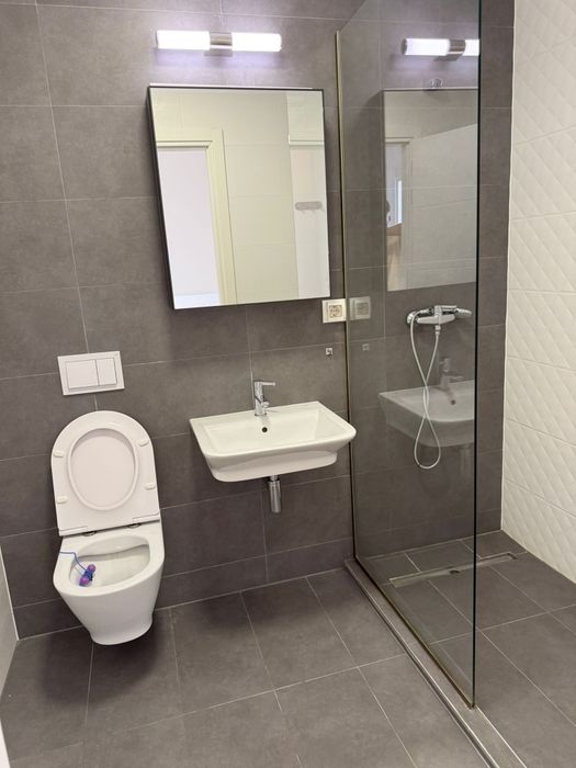 Închiriez vila pipera 5 camere  școală Americana 130 mp