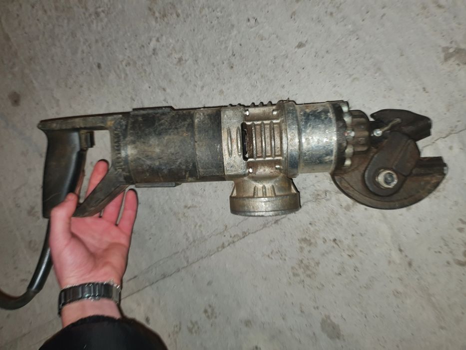 Foarfeca de taiat fier electrica