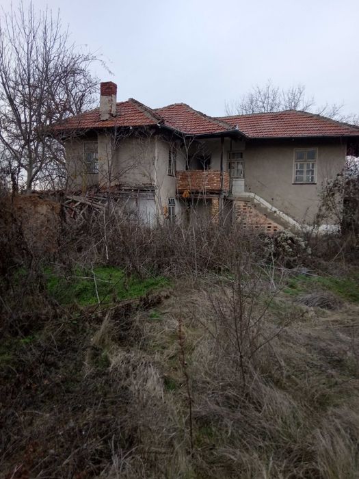 Продавам стара къща с дворно място в село Каменово, обл. Разград