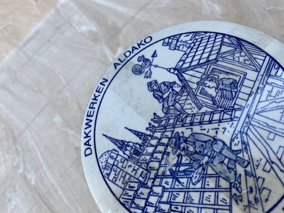 Холандска порцеланова кутия на делфт