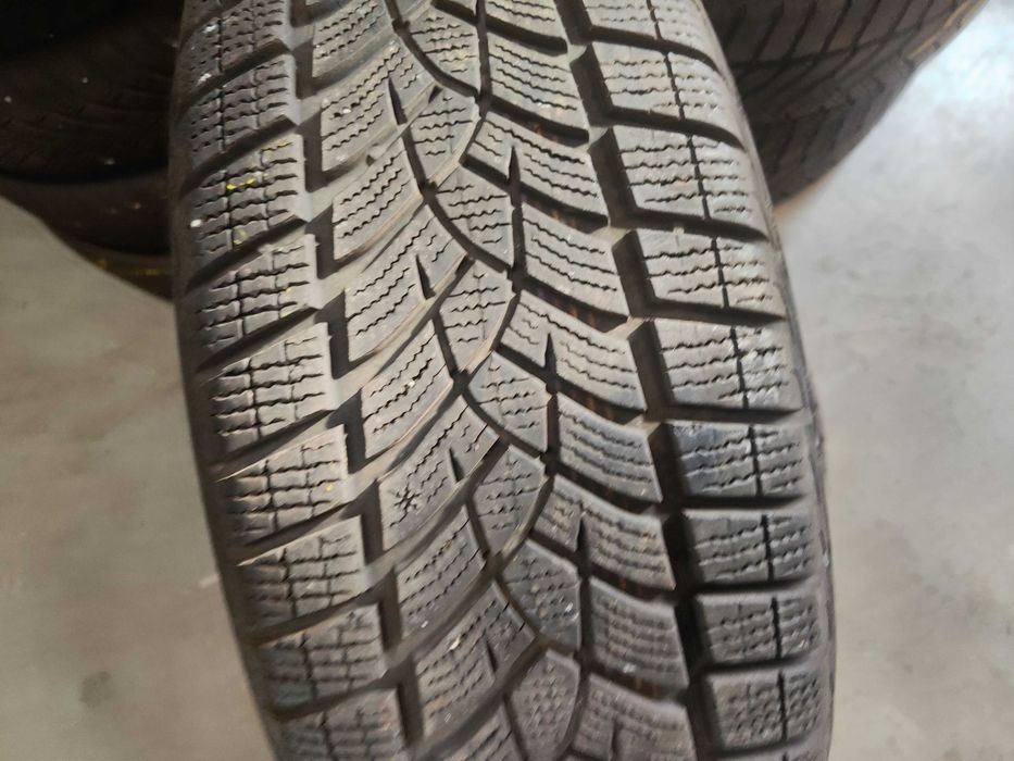 2бр.зимни гуми 225/65/17 Goodyear