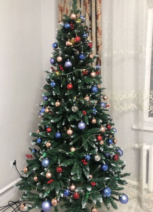 Ёлка зелёная искусственная со снегом шишками доставка продажа