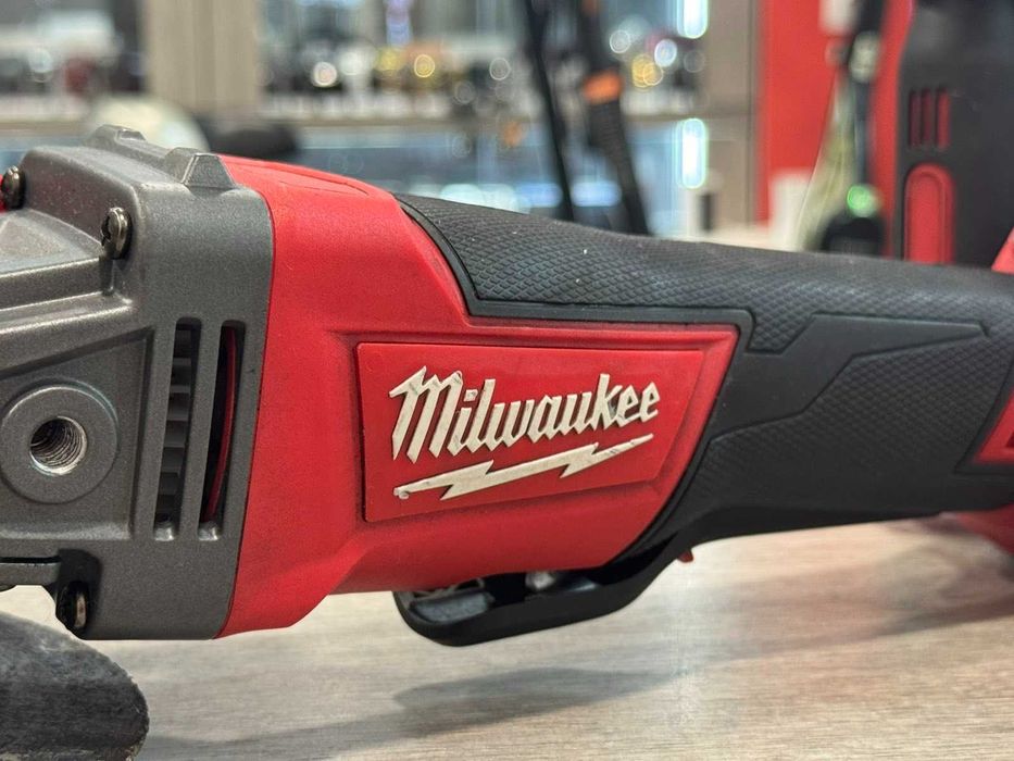 Акумулаторни ъглошлайф и перфоратор Milwaukee
