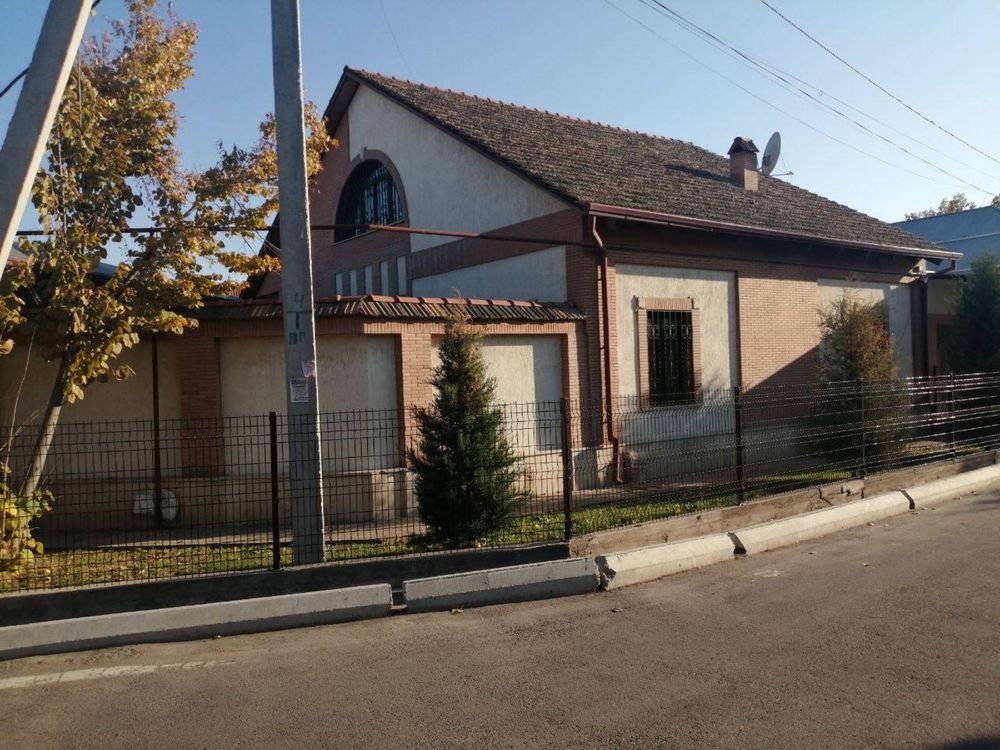 Дом свой 4 сотки бассейн сауна красивый двор