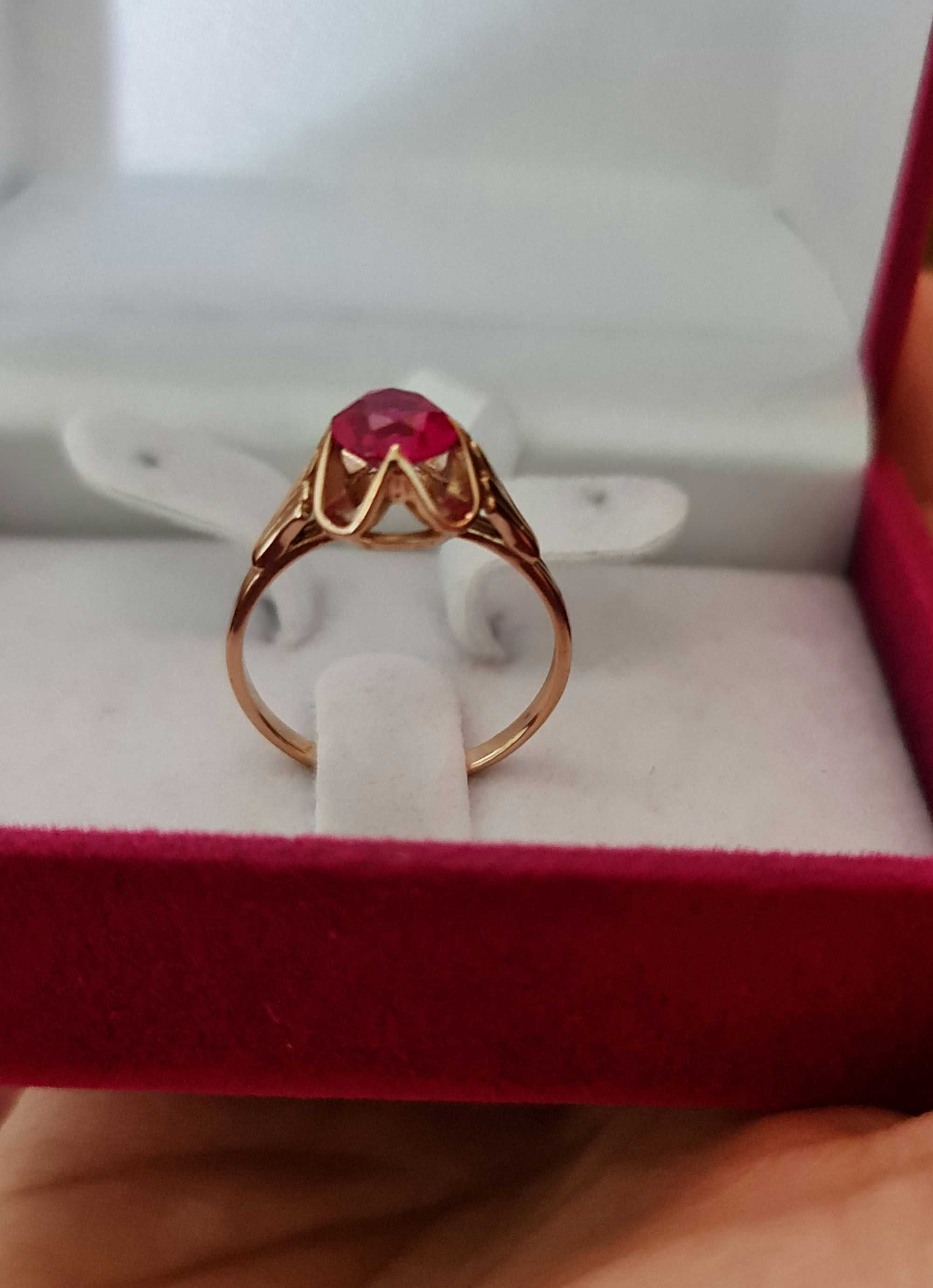 Золотое советское кольцо 583 пробы с рубином