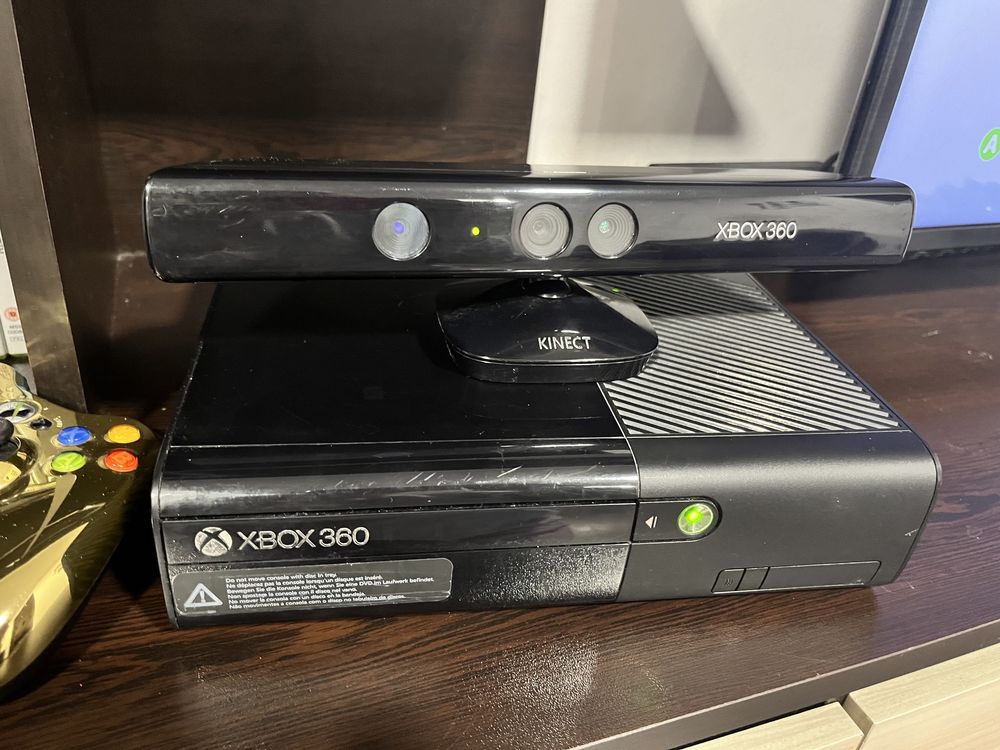 Xbox 360 + Kinect senzor + 50 jocuri