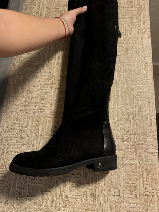 Продам зимние замшевые сапоги