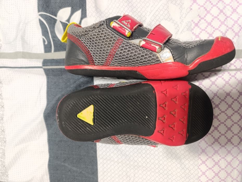 Plae shoes 
Размер 30, без стелки, с много следи от упо