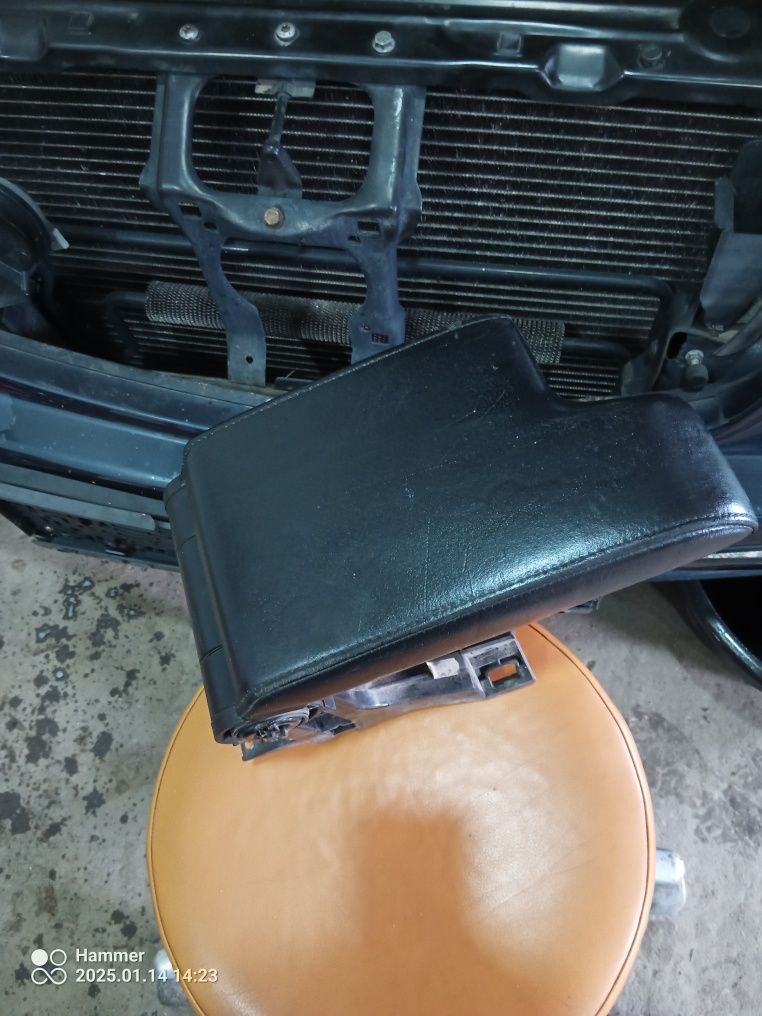 Продавам подлакътник за BMW e46