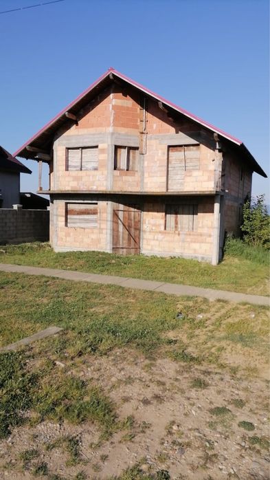 Casa de vanzare stiuca.