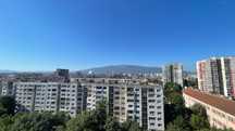 Тристаен имот в Банишора