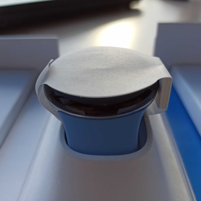 Google Pixel Watch 2, WiFi, NFC, Bluetooth, GPS, (with FitBit),