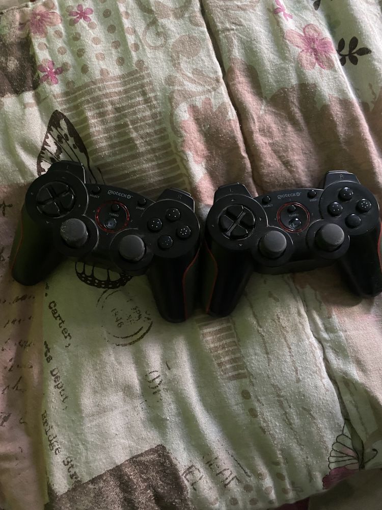 Ps 3 с подарък игри и два джойстика