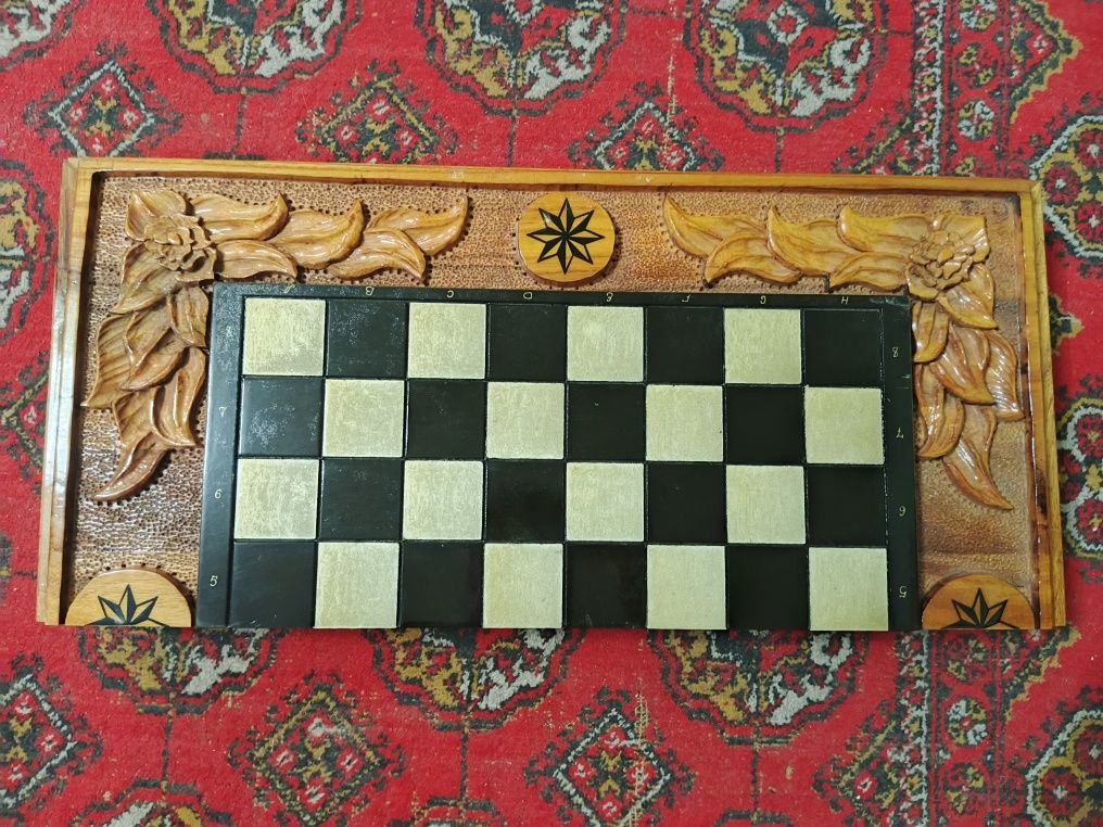 Faqat Shaxmat doskasini ozi