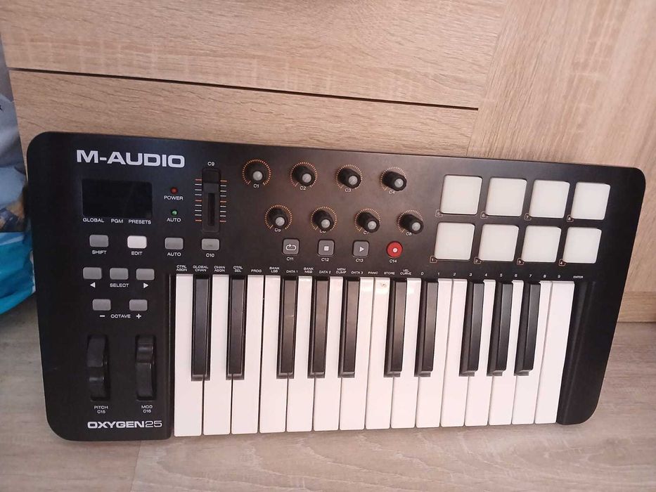 Clapa M-Audio Oxygen25 MK4 defecta