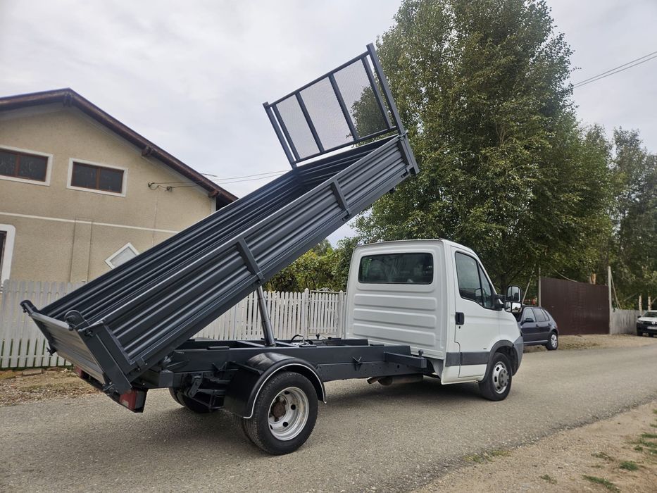 Iveco basculabil pe trei parti