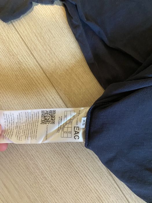 tricou guess marimea Xs barbati