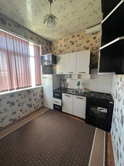 6-hammomda yul ustida
5-etaj lift bor 
3xona
Pol aftamat Kirmashina