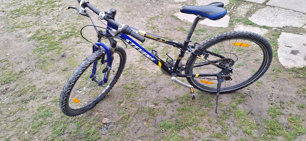 Vând bicicletă  cu roti pe 26 inch