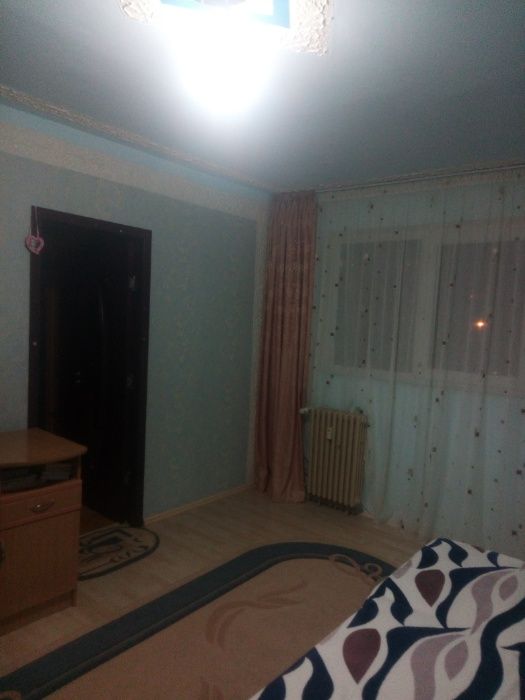 Vand apartament cu  2 camere