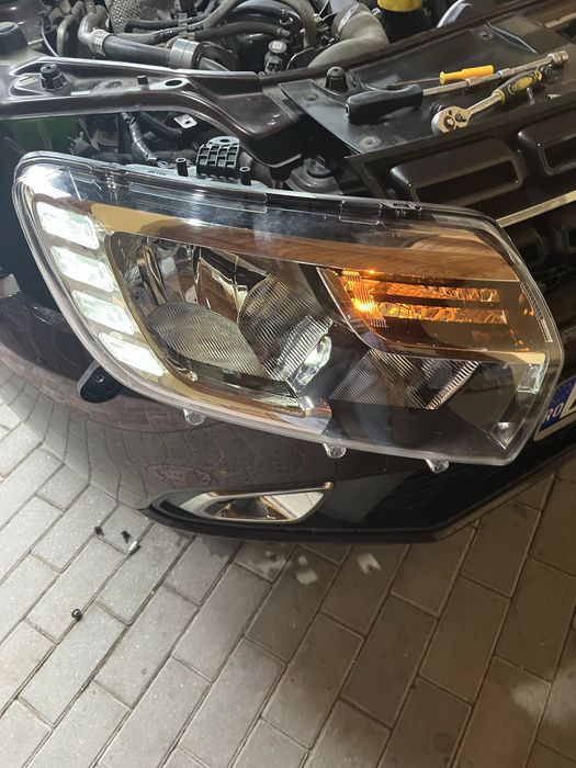 Vand far dacia logan 2018 este ca nou fara rupruri si zgarieturi